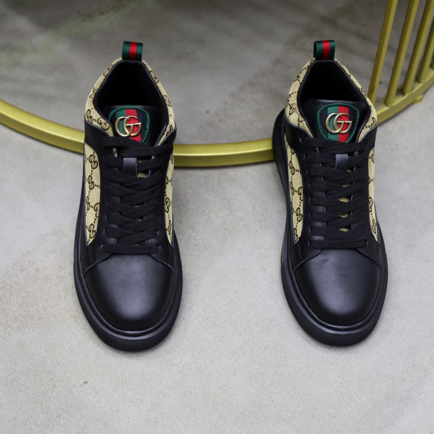 Ex-factory price: 462💰🙅‍♂️🙅‍♂️🙅‍♂️ Brand: Gucci GUCCi Standard code: 38-44 (45 customized) Grade: Same as the official website Material: Original cowhide material spliced with brand cloth Comfortable and breathable lining Lightweight and wear-resistant sports outsole Style category: Men's fashion casual shoes Running sports shoes Distinguished luxury brand elements Top luxury color: actual picture color
